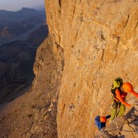 Latvijas alpīnisti pieveikuši vienu no lielākajām klinšu sienām Arābijas pussalā