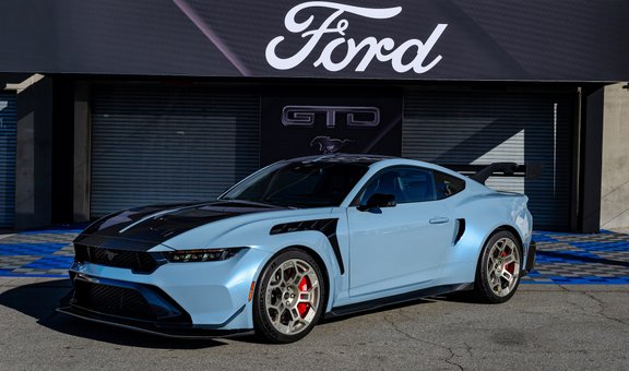 "Ford" sola Nirburgringā pārspēt "Porsche" ar "Mustang GTD"