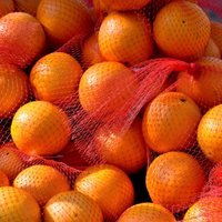 Главная причина, по которой апельсины в магазинах продаются в красных сетчатых мешочках