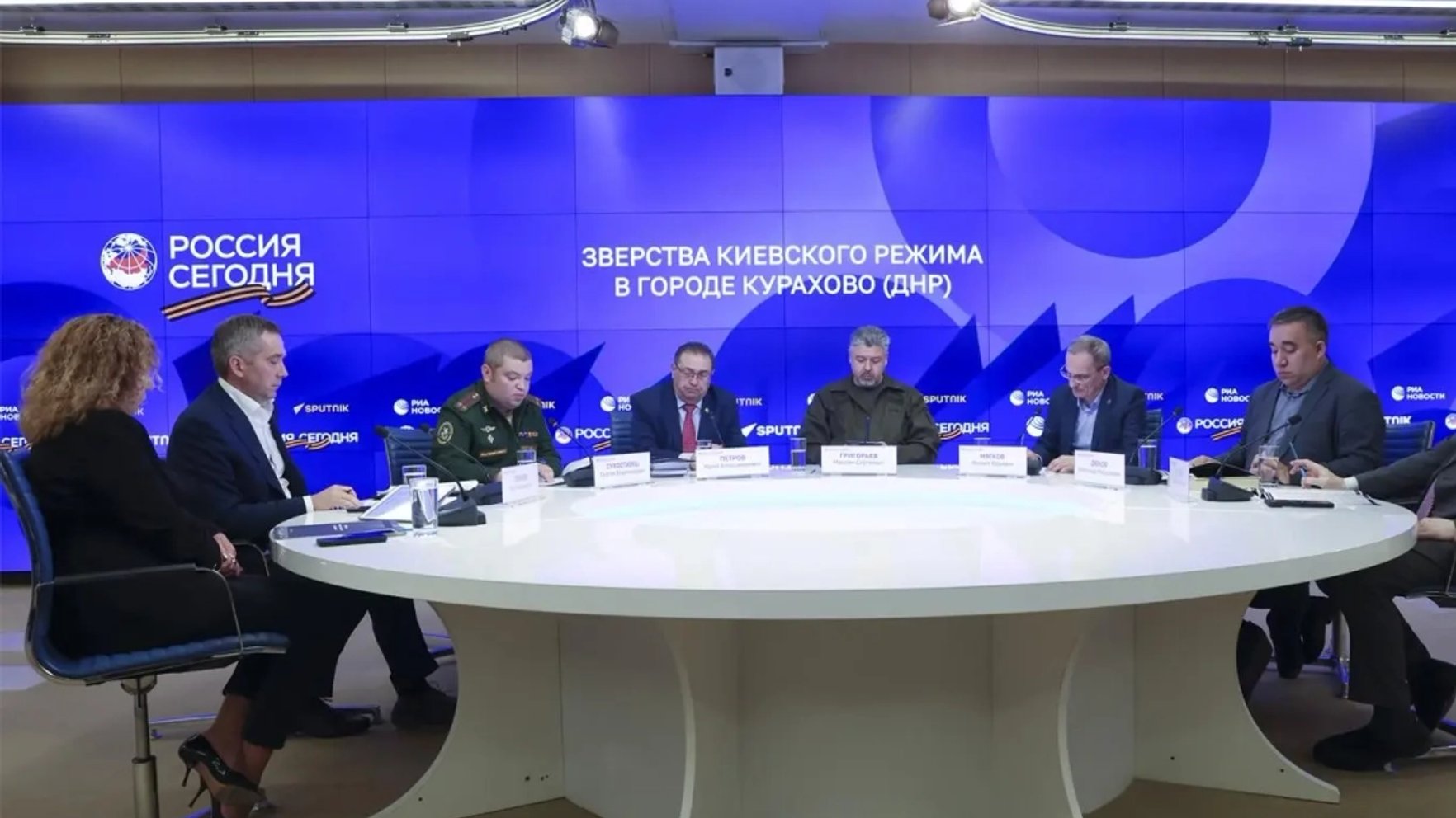 Viltus ārzemnieki, bēguļojoši noziedznieki un holokausta noliedzēji: kas sēž Maskavas "starptautiskajā tribunālā"