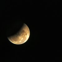 Lasītājs iemūžinājis Mēness aptumsumu Rīgā