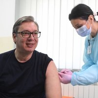 Serbijas prezidents pret Covid-19 potēts ar Ķīnā ražotu vakcīnu