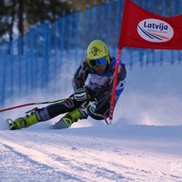 Kalnu slēpotājam Zvejniekam trešā vieta Krievijas čempionātā slalomā