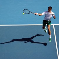 Džokoviča 'Australian Open' sāga: Serbijas prezidents situāciju nodēvē par 'politiskām raganu medībām'