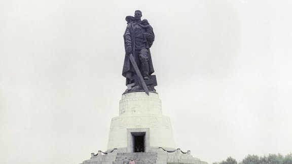 Monument to Soviet liberator-soldier