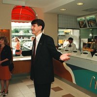Burgeru vēsture Latvijā: kā 'McDonald's' ietekmējis mūsu ēšanas paradumus