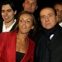 Берлускони обзавелся новой молодой красавицей