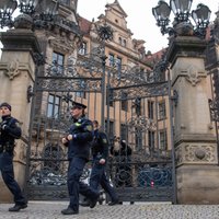 Vācijas policija meklē četrus aizdomās turamos saistībā ar zādzību Drēzdenes dārglietu muzejā