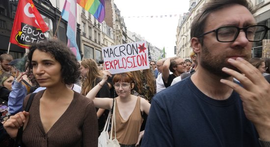 Foto: Francijā kreisie protestē pret Barnjē iecelšanu premjera amatā