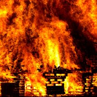 В Даугавпилсе во время пожара в частном доме погиб человек