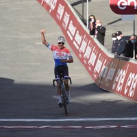 Van der Pūls triumfē 'Strade Bianche'; Skujiņam 45. vieta