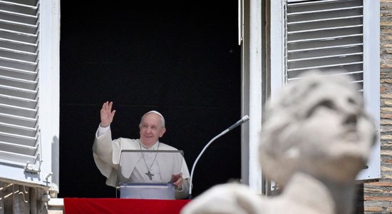 Pāvests Francisks Ziemassvētku uzrunā aicina pārtraukt karu Gazas joslā