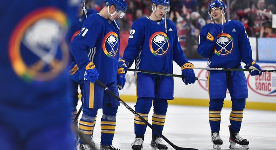 Bez latviešu dalības NHL mačā 'Sabres' savā laukumā pieveic 'Blue Jackets'