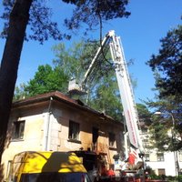 ФОТО: На проспекте Виестура загорелся дом - жильцы эвакуированы
