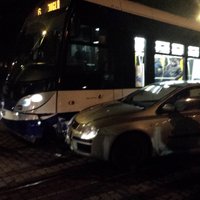 ФОТО: Очередная авария на маршруте 6-го трамвая - пострадал Fiat