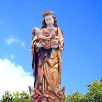 В Яунпилсе сожгли скульптуру Айгара Бикше "Мария с младенцем"