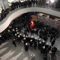 Turcijā veic reidu opozīcijas laikraksta redakcijā