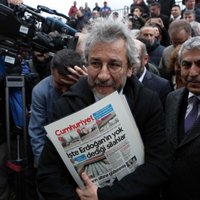 Иск Эрдогана: журналистов в Турции приговорили к лишению свободы