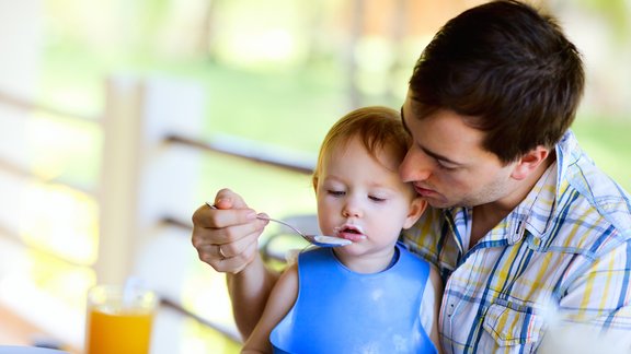 tetis ar bernu, child, father, ediens, food, sula, est