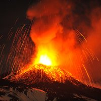 Eksperiments: taisām mājās vulkāna izvirdumu