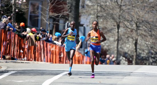 Bostonas maratonā uzvar olimpiskā čempione Jepčirčira un Čebets