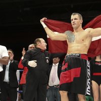 Briedis bez grūtībām uzvar Ungārijas bokseri Hubertu
