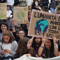 Foto: Milānā ielās izgājuši 200 000 klimata aizstāvju