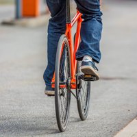 Garnadzis no veikala izstumj apmēram 2000 eiro vērtu velosipēdu