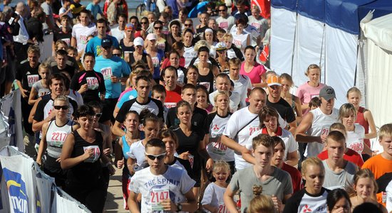 'BalticMiles' pusmaratonā uzvaru svin Krievijas skrējējs Oļegs Babčins un Dace Lina