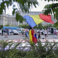 Rumānijā protestētāji sarīko demonstrāciju parlamenta ēkā