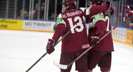 Latvijas hokejistus no fiasko pret Lielbritāniju izglābj vairākumu realizācija