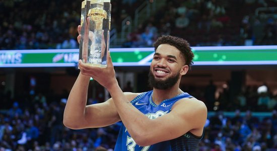 NBA Visu zvaigžņu spēles tālmetienu konkursā triumfē Taunss