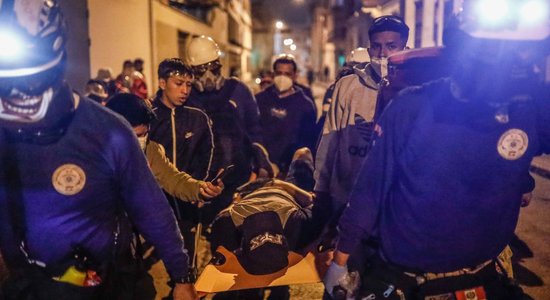 Foto: Protestos pret jauno Peru prezidenti gājuši bojā septiņi cilvēki