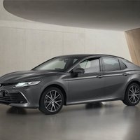 'Toyota' modernizējusi 'Camry Hybrid' sedanu