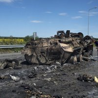 Ukrainas ciemos notiek smagas kaujas; robežpostenim uzbrūk 10 tanki un 200 kaujinieki