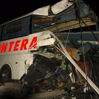 Vilciena un autobusa sadursmē Meksikā vismaz 16 bojāgājušie