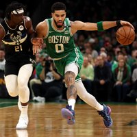 'Celtics' pārsteidz 'Bucks' ar tālmetieniem un sērijā panāk neizšķirtu