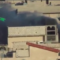 Gaisa triecieni palīdz iegrožot islāmistu uzbrukumu Kobanei; cīņas pie pilsētas turpinās