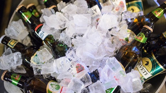 Alkohola pārdevēji tiešsaistes pārdošanas dēļ zaudē miljardus