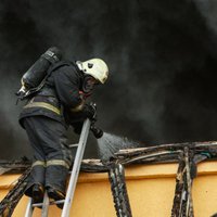 Nīgrandē mājas ugunsgrēkā cietuši 15 jaunsargi