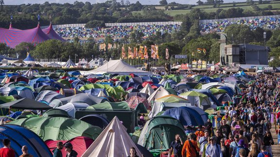 Nīls Jangs tomēr uzstāsies Glastonberijas festivālā; esot notikusi komunikācijas kļūda