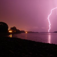 Latvijā plosās pērkona negaiss, bez elektrības Latgalē 12 000 mājsaimniecību