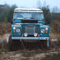 Lietuviešu autosportists ar 47 gadus vecu "Defender" iekaros Dakaras ralliju