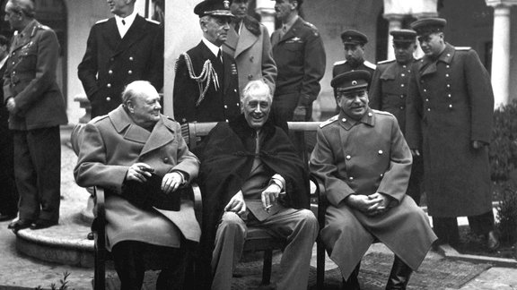 Yalta_Conference_(Churchill,_Roosevelt,_Stalin)_(B&W)