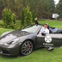 Golfa turnīrā Latvijā spēlētājs ar vienu sitienu tiek pie 'Porsche' automašīnas