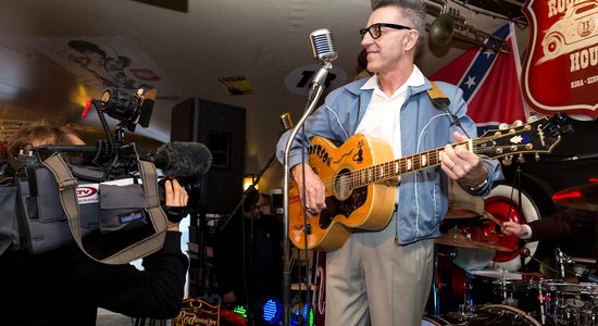 Foto: Kā 70. jubileju svinēja Latvijas 'rockabilly karalis'