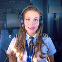 ФОТО: Небо, самолет, девушка - пилот из Швеции покорила пользователей Сети