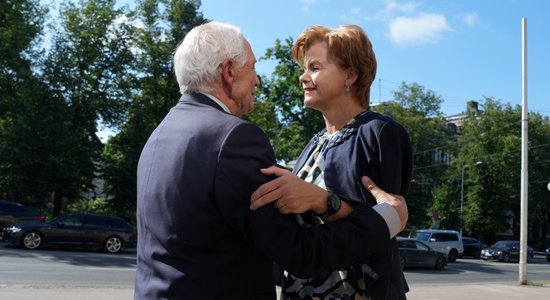 Foto: Braže un Borels vienisprātis par ilgstošu Krievijas iegrožošanu