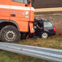 Traģiskajā avārijā uz Tīnūžu šosejas iesaistītais kravas auto reģistrēts Ukrainā