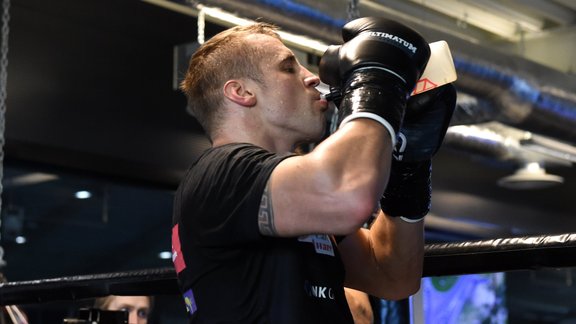 Bokss: Mairis Briedis treniņā pirms cīņas ar Marko Huku